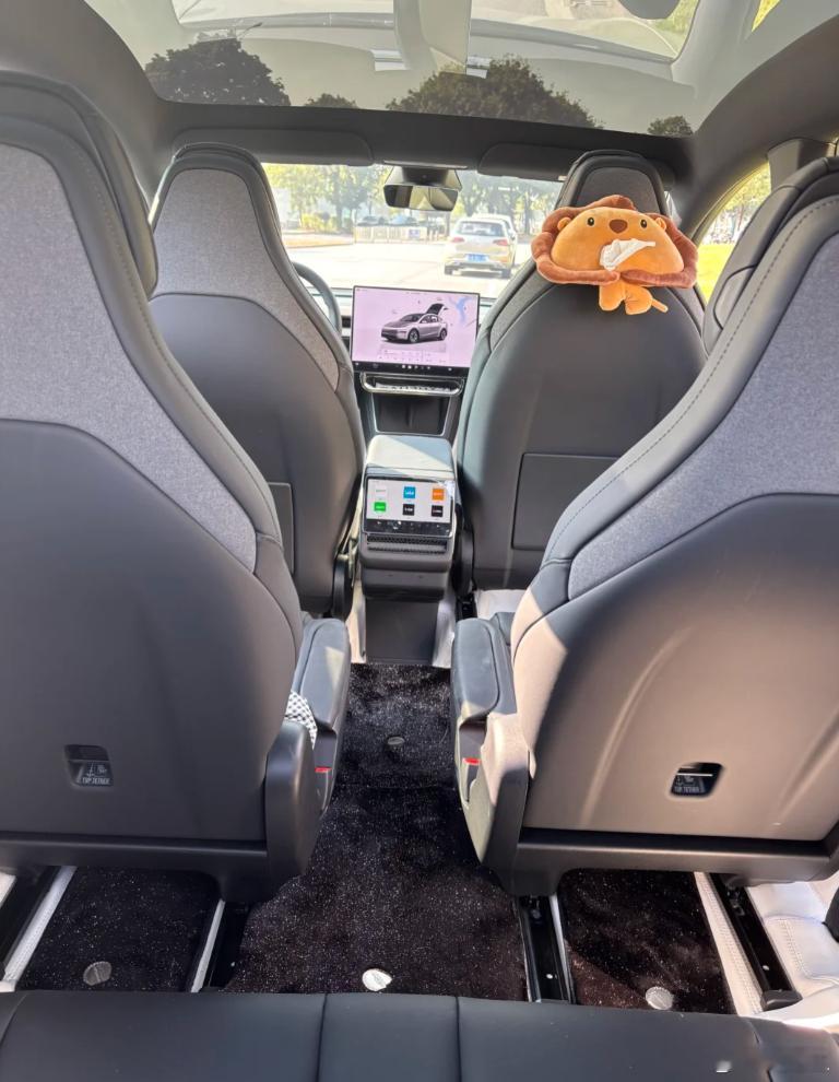 看看Y L ，有多少人见过？ 