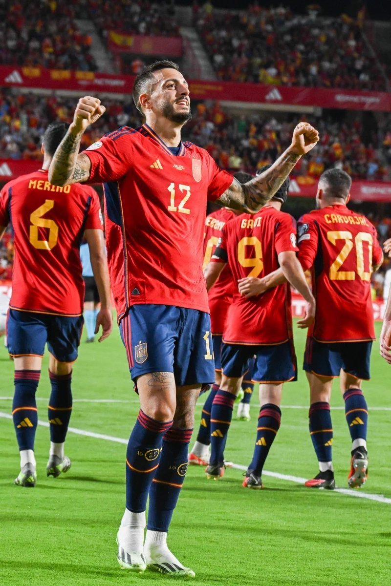 何塞卢在西班牙国家队：🇪🇸• 168分钟。• 6粒进球。每28分钟进一球。#