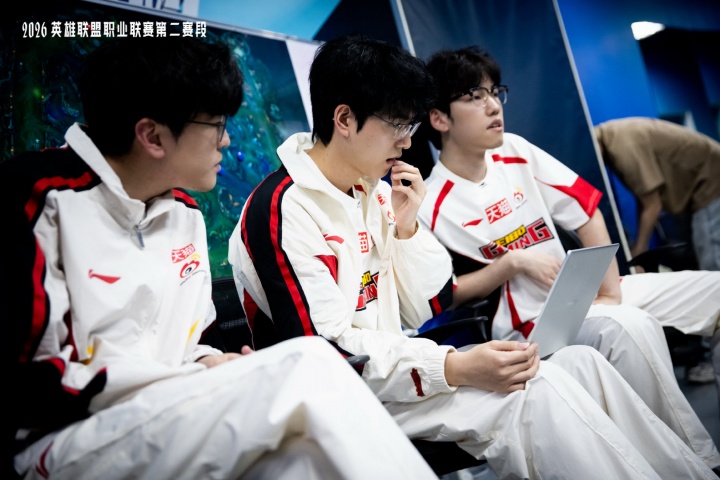 错误的五个人？WBG本赛段战绩来到2胜6负，仅超越全败的WE