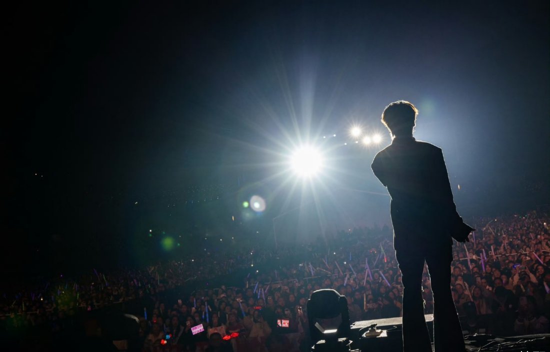 王赫野哥哥你的喇叭裤haohaokan请把卷毛棕发焊死在头顶