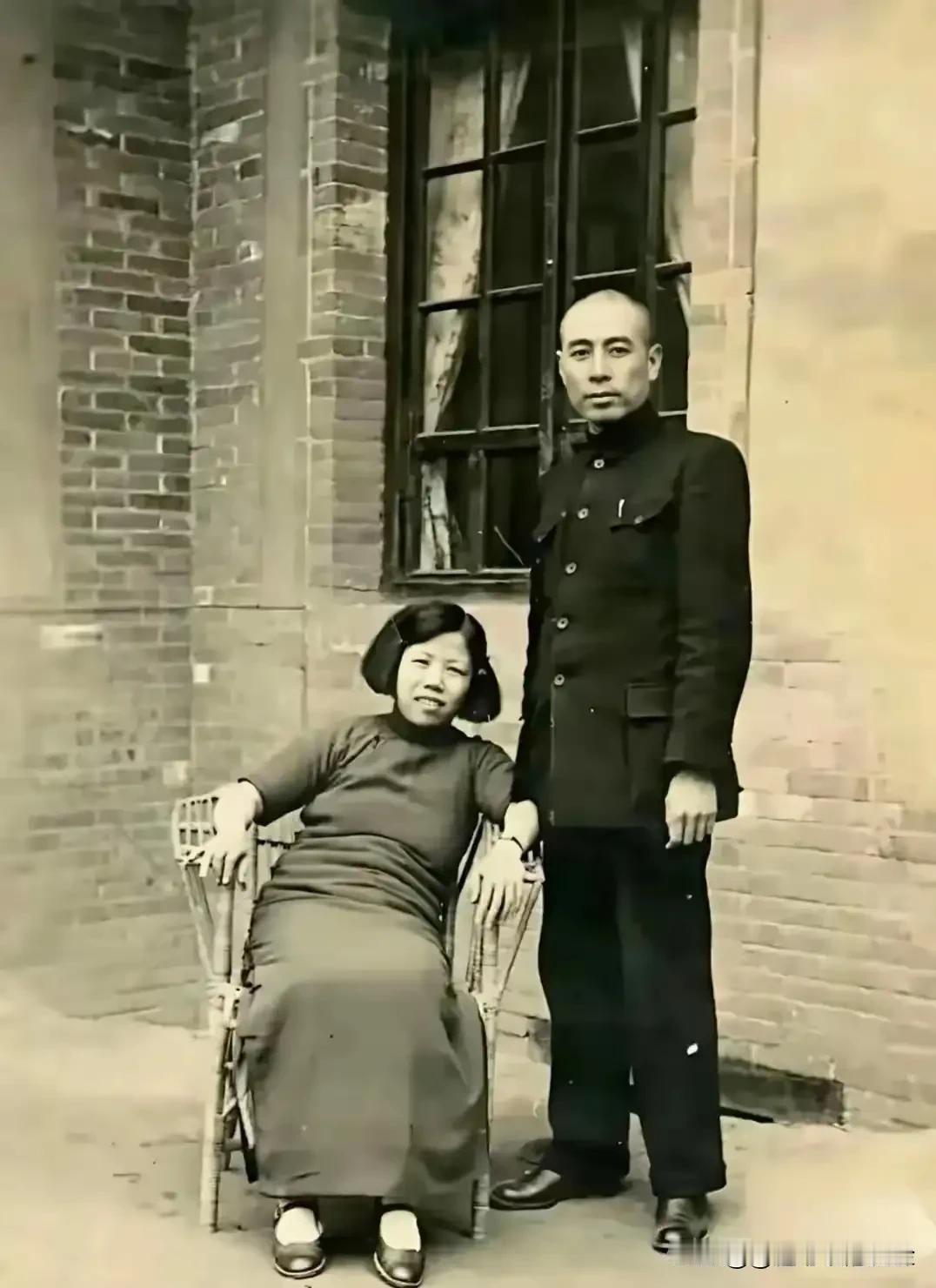 周恩来与邓颖超：革命伉俪的家国传奇

在波澜壮阔的中国近现代历史长河中，周恩来与