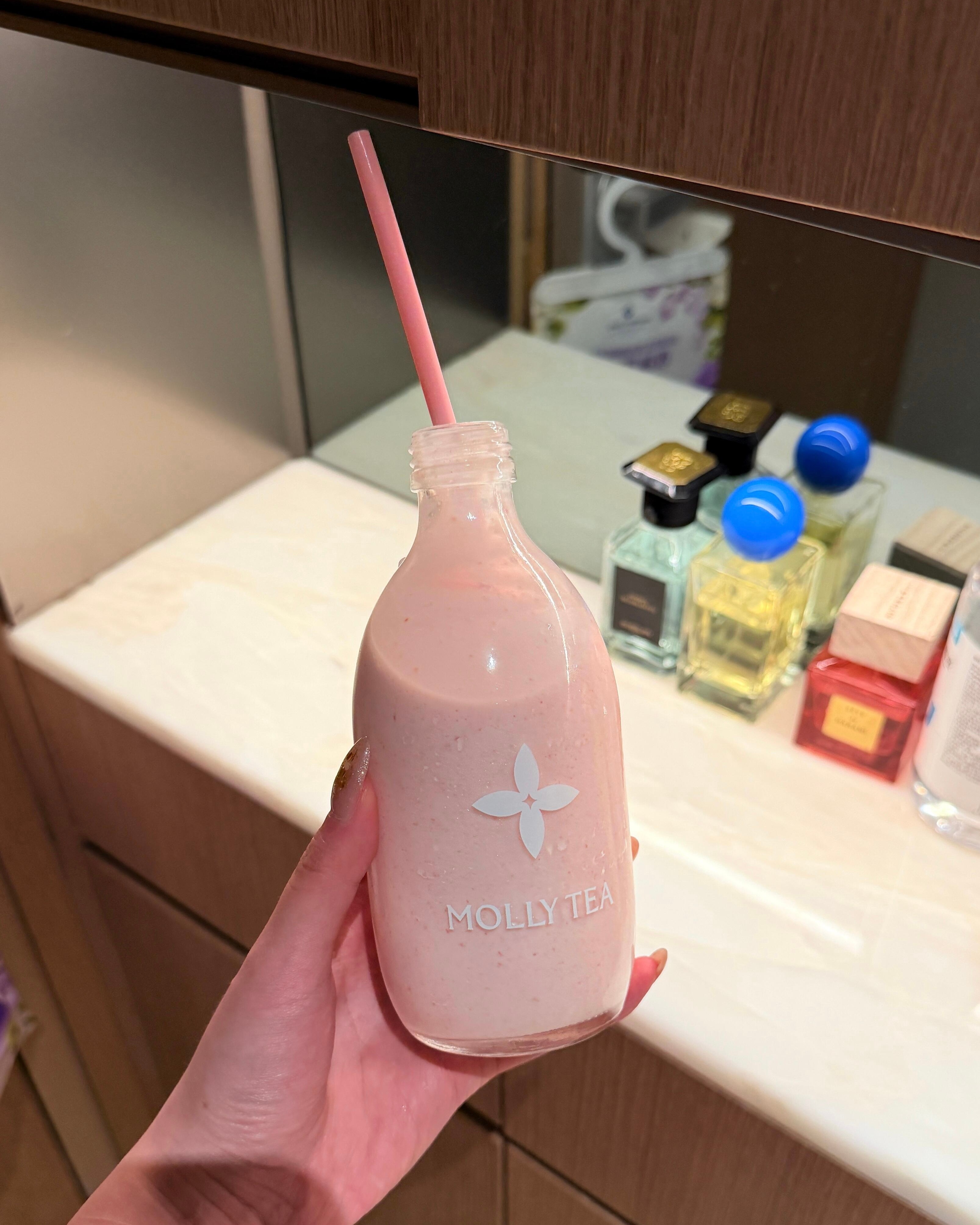 生命力就是三点,打扮欲,分享欲,表达欲,这三者交织在一起,便构成了一个热气腾腾,