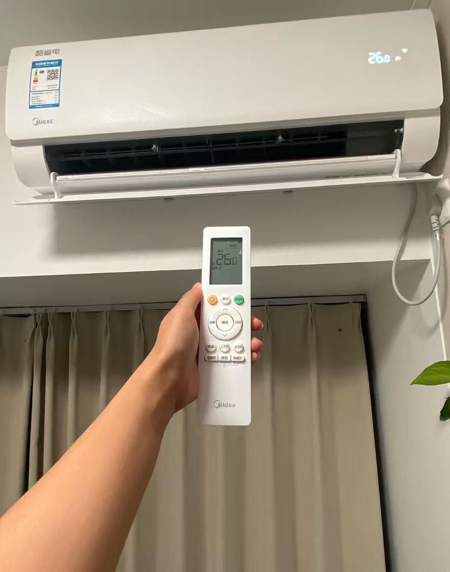 算笔账。我昨天去医院花了六百三。
挂号抽血开药输液。就因为我在家扛着不开空调。
