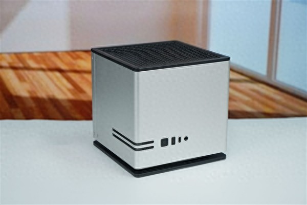 全球首個液冷迷你機！abee AI Station 395 Max工作站圖賞
