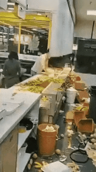 这些年餐饮本来就不好干，这心态适合去打螺丝#餐饮人加油吖# #餐饮的辛苦💦# 