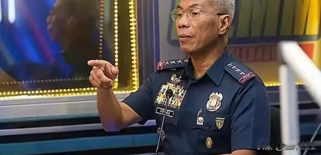 前菲律宾国家警察总长尼古拉斯·托雷三世正考虑提前退休，因为他的两个月的休假将于1