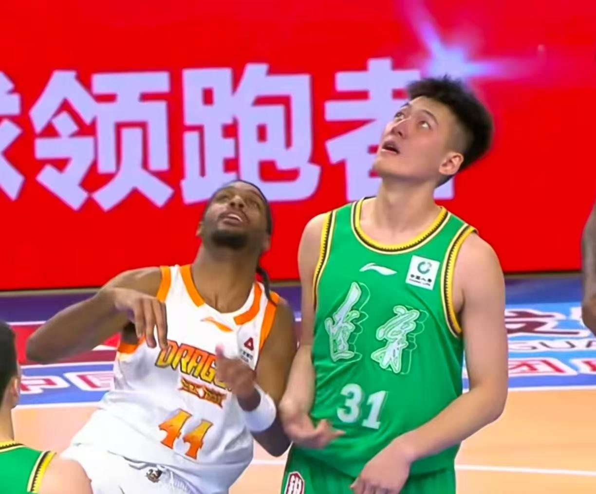 一场比赛看出了辽宁队新赛季的两个目标：
第一个目标就是球队不把成绩看的太重了，就