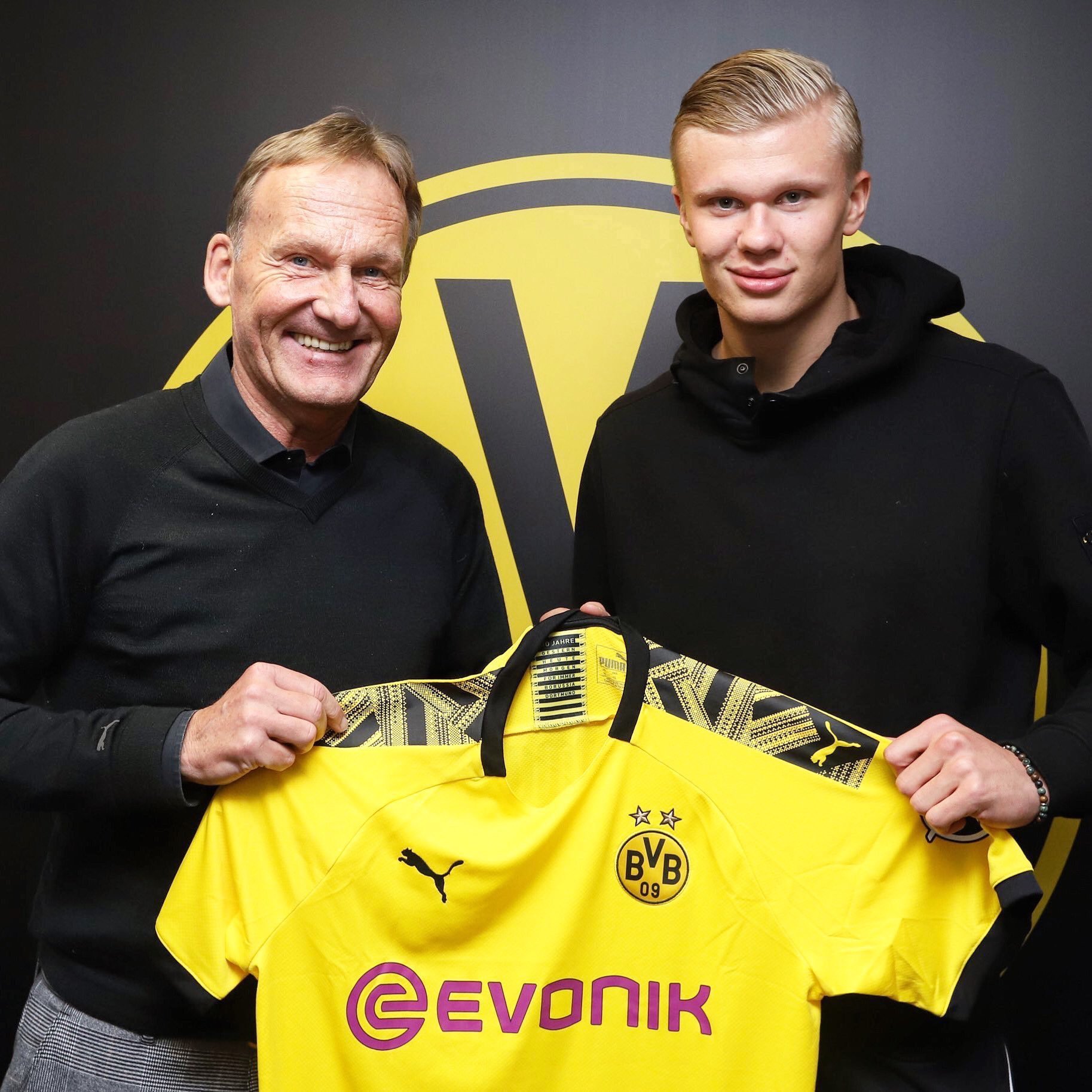 六年前，哈兰德加盟多特蒙德89场比赛86球，2000万欧元买入，6000万欧元售