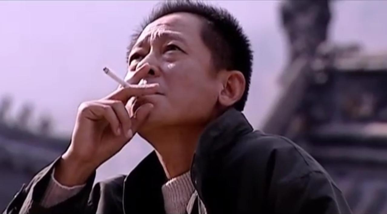 从人情世故看小说《遥远的救世主》，有几处情节很不合理。
1.肖亚文把丁元英送到3
