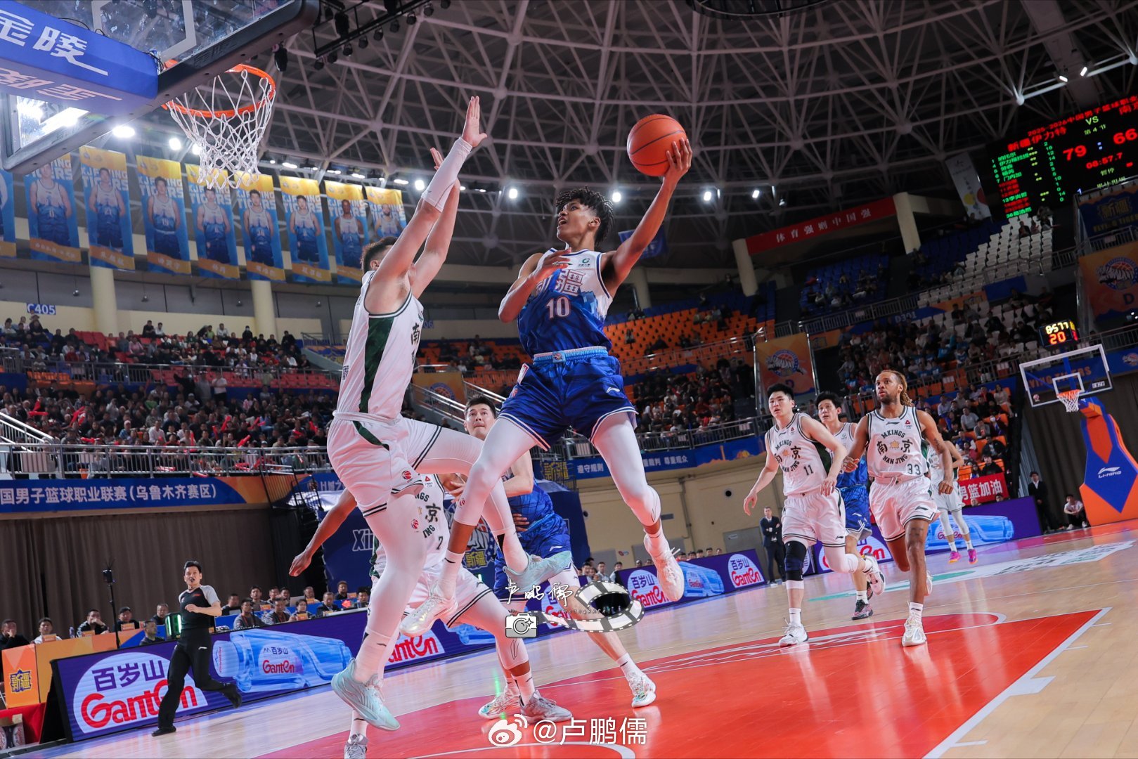 分享几张昨晚比赛的照片～cba新疆男篮小卢篮球世界