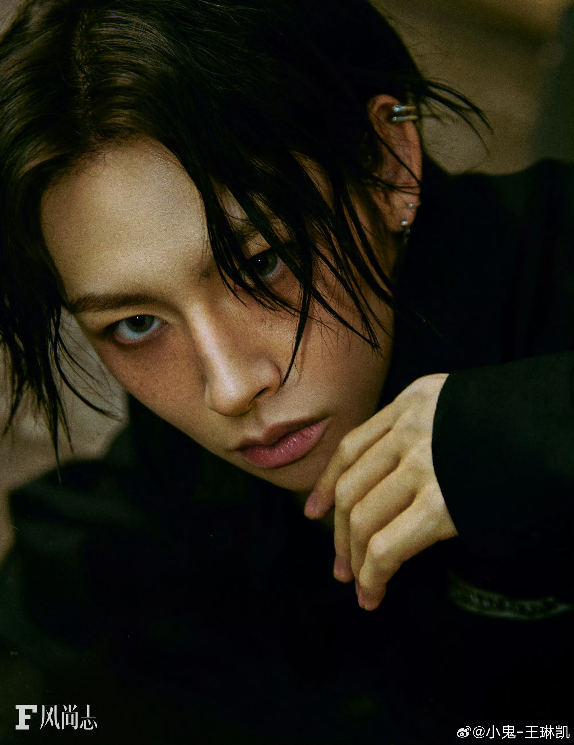 小鬼光吃蛋糕忘庆祝了小鬼庆祝出道八周年 小鬼的八周年名场面笑晕！眼里只有蛋糕，吃