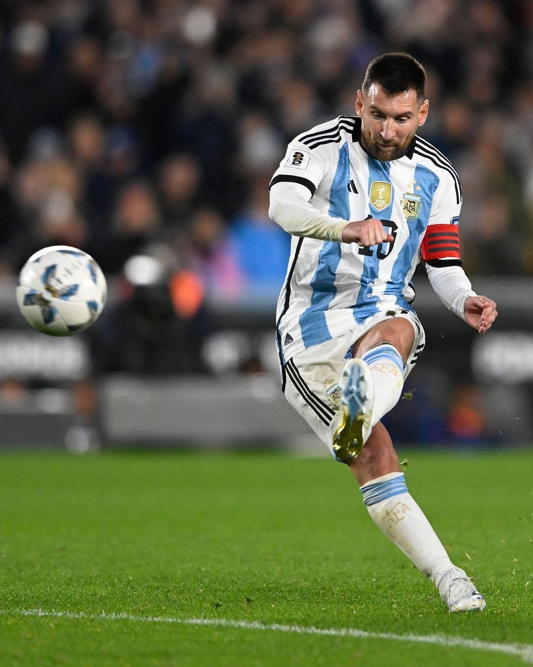 阿根廷国家队官方Ins：Magical touches🎯#阿根廷球迷俱乐部[超