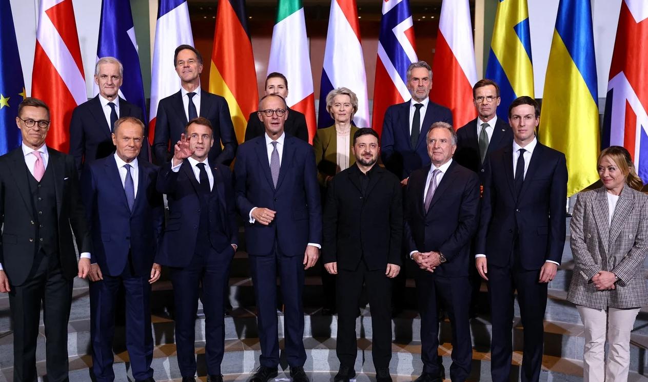俄乌和平曙光再现？欧洲领导人表达了乐观的态度。

与以往欧洲领导人合影不同，这次