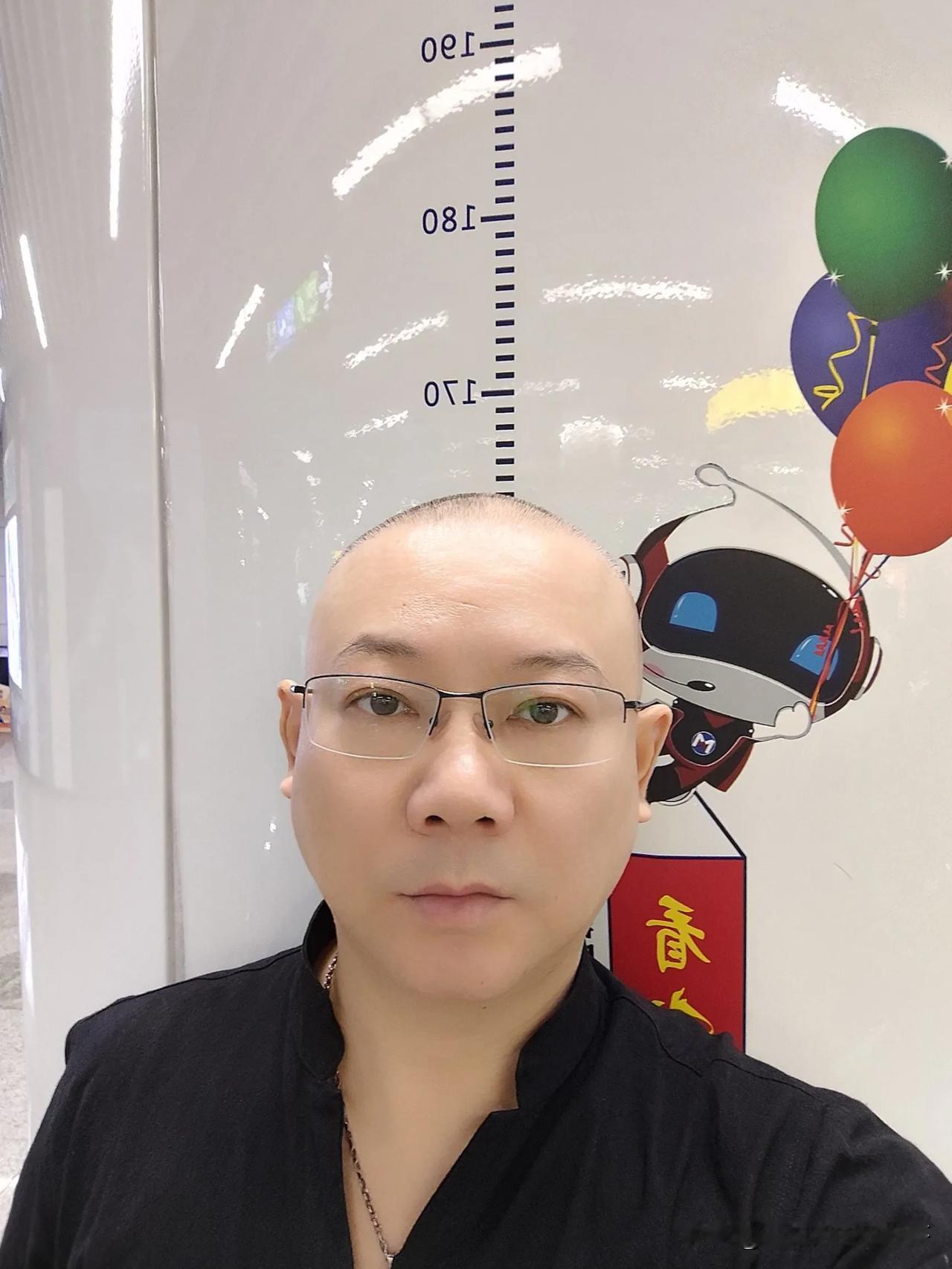  感谢厦门地铁还我清白，哪些说我只有150cm的看清楚了，明显我至少也有点158