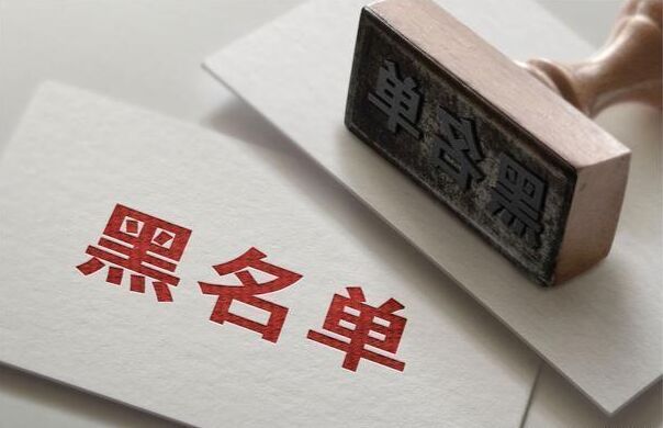 男孩暴雨中被网约车司机扔半路建议拉入黑名单，该身份证号各网约车平台永久不可以注册