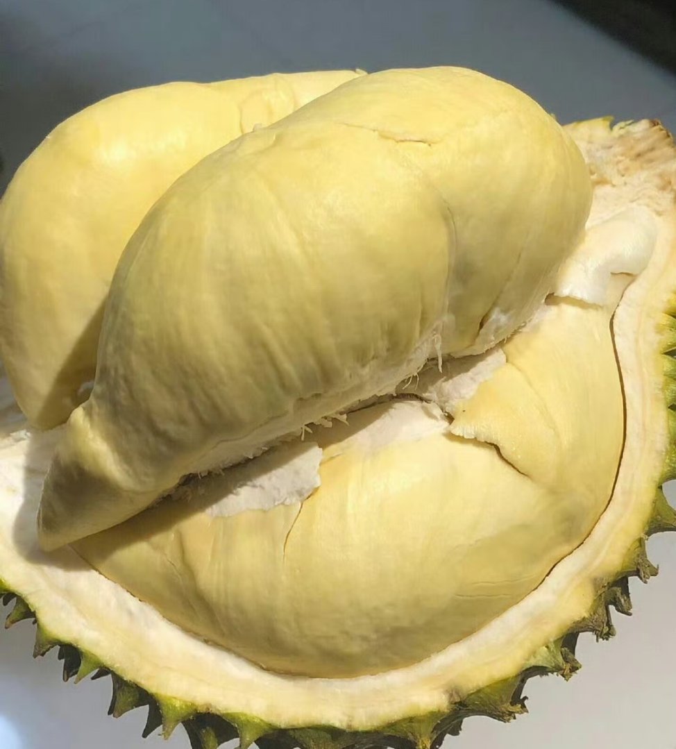 要活得像榴莲一样，不用所有人喜欢，但喜欢的人很上头很喜欢一句话：做人当如榴莲，自