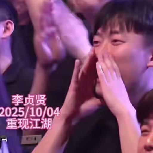 就是这个长相寡淡的韩国女子李贞贤，
用一把扇子惊艳了整个东南亚20余年。
没想到