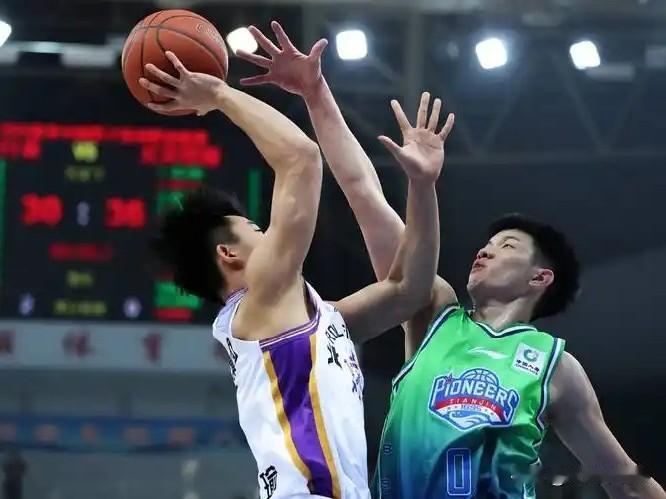 俱乐部杯：惨烈与绝杀

· 塔克48分孤胆逆转（2.7）：广厦对阵吉林，外援塔克