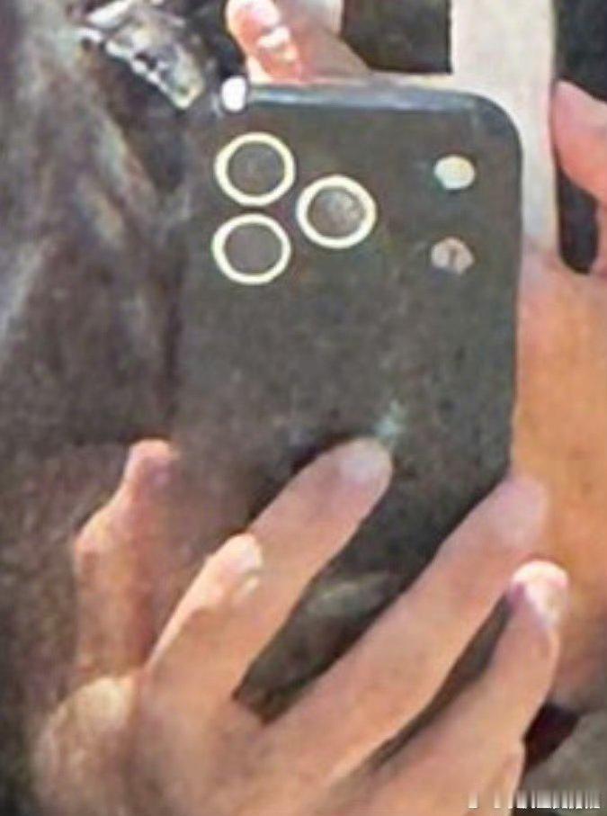 你考虑换iPhone17吗，我倒是考虑换，但是得看钱包同意不，而且说实话，心机的