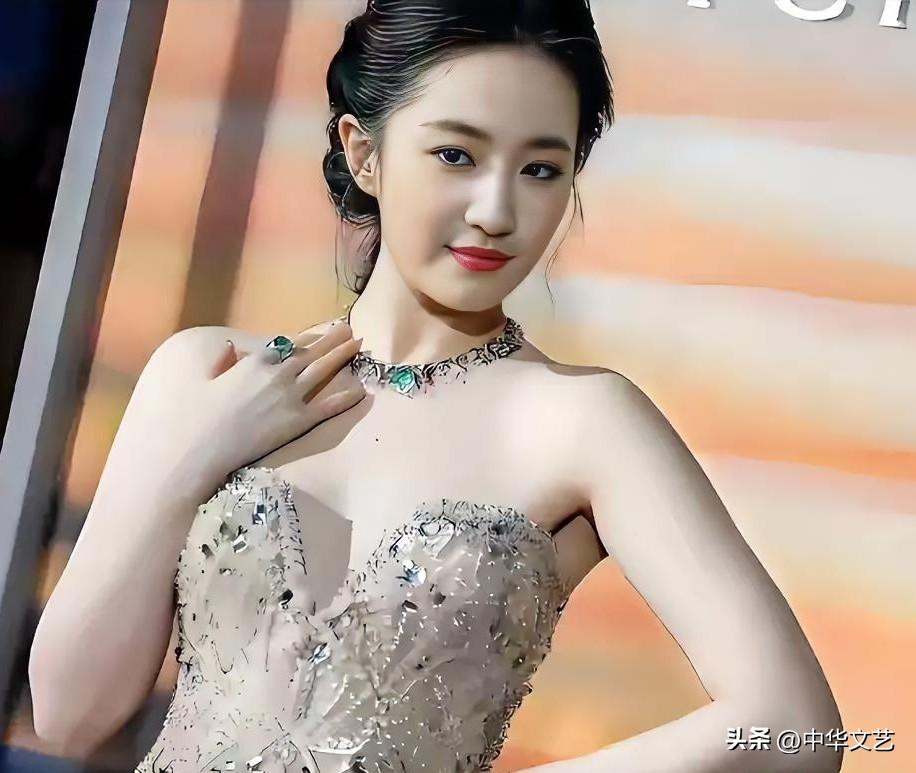 世间第一美女
没有第二名
刘亦菲“小姑娘”
问世间情为何物
只叫人
生死
相许