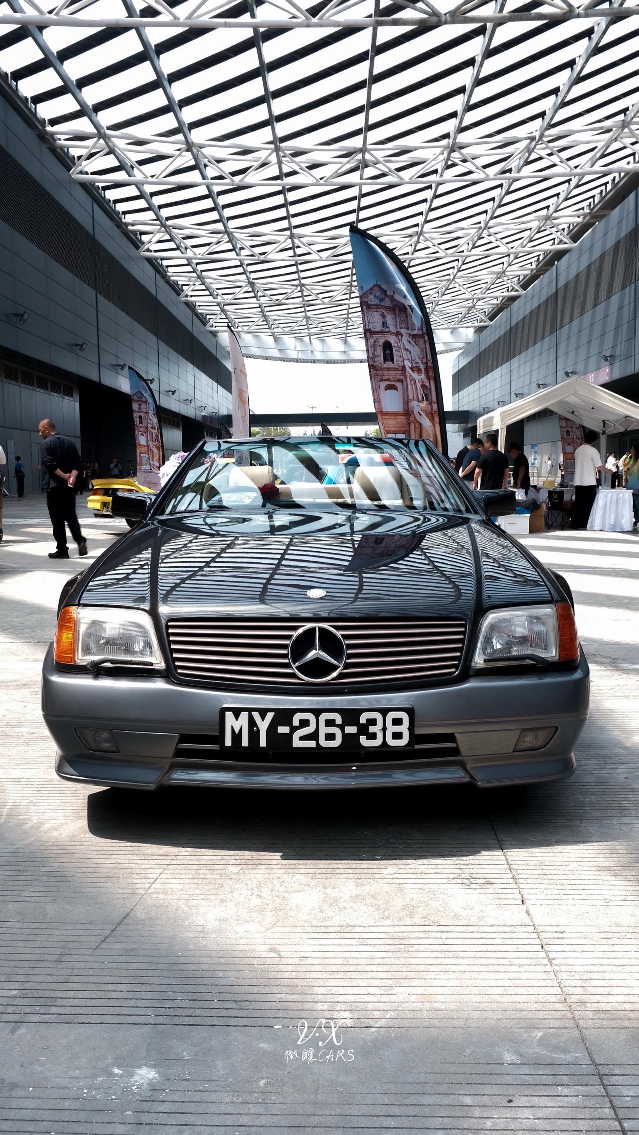 那时候能开SL500都是顶级富豪吧！经典情怀老车 奔驰SL500 古董车 改装车