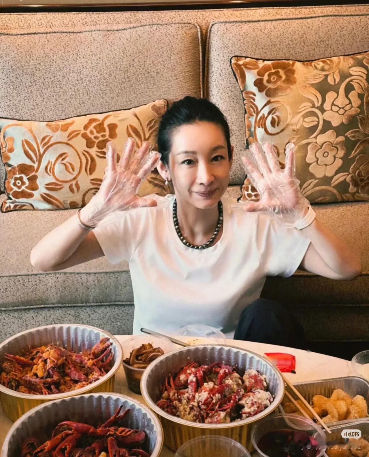 天呐，差点没认出来，美人迟暮，我们的女神也老了！