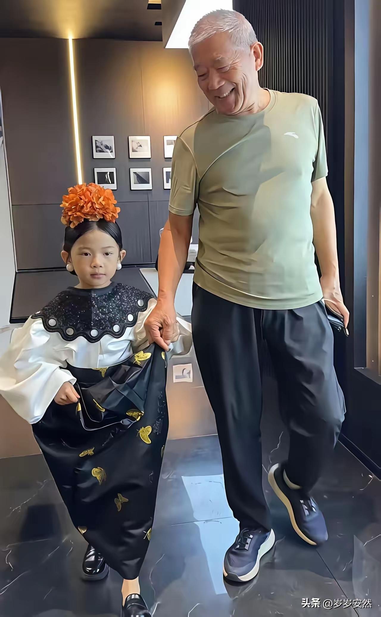 这老黄头真不知道一天到晚想干啥？就利用老两口的高额退休金，在家好好的把孩子养大就