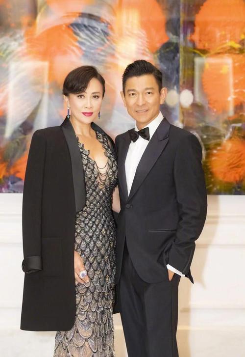 刘嘉玲曝刘德华的疯狂“私生饭”：有人从他床底下爬出来，黎明的时候醒了，刷了头条，