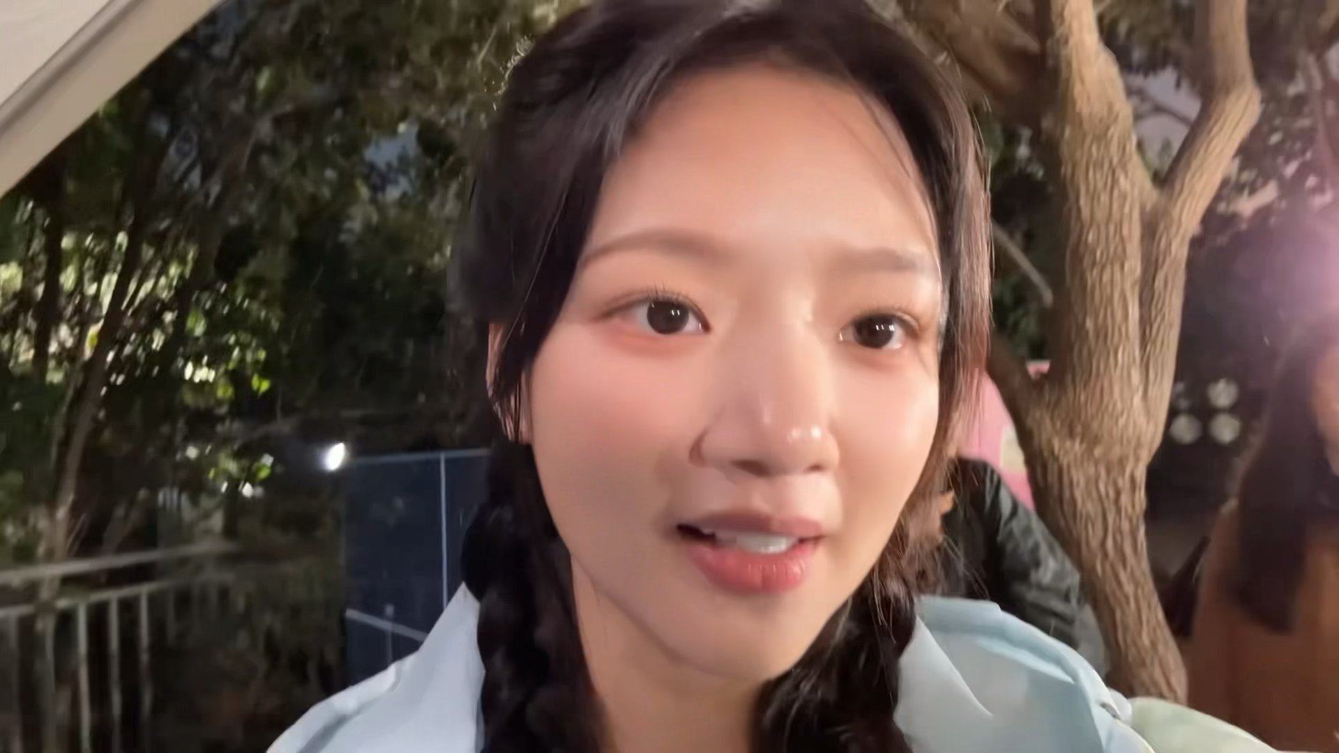 任敏吃蚂蚁 任敏真的好敢，换我面对一盘蚂蚁不管什么味都不敢张嘴。但柠檬味三个字确