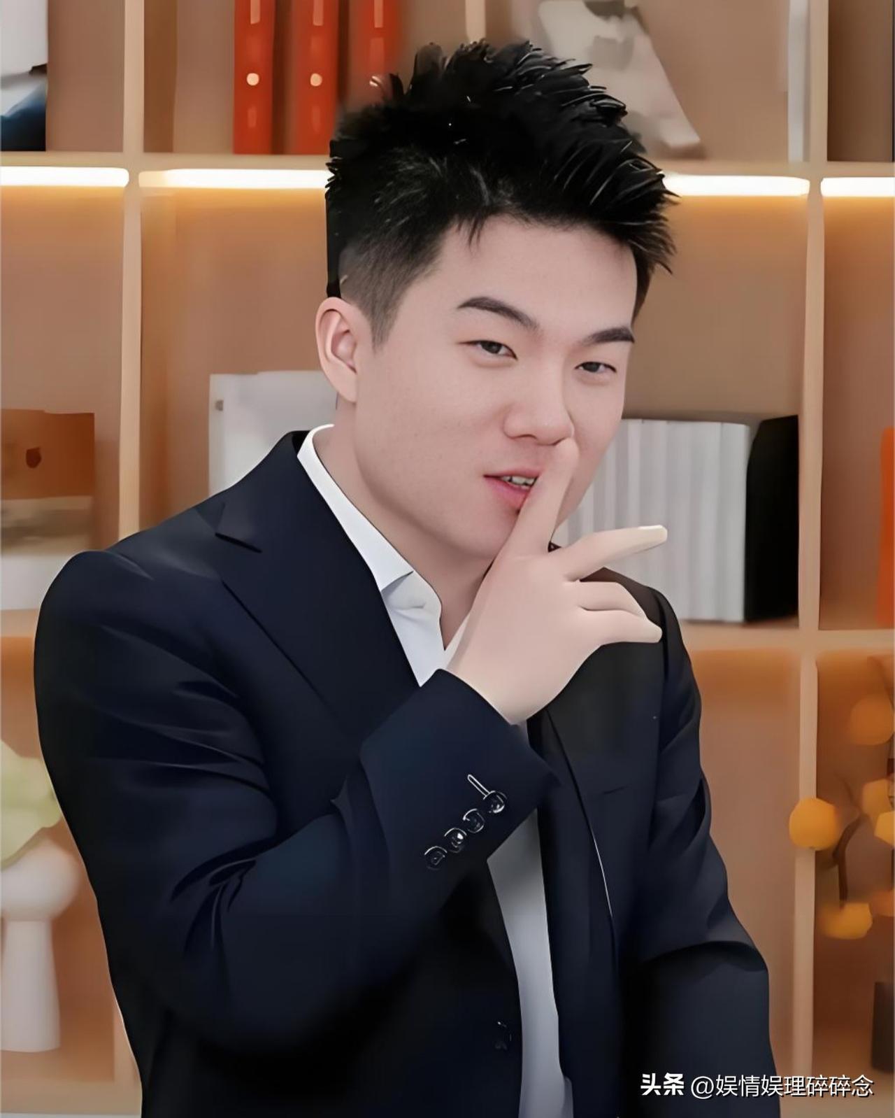 最近总是刷到一个商家在抖音上喊话董宇辉，已经喊了十几天了，让董宇辉联系他，他要上