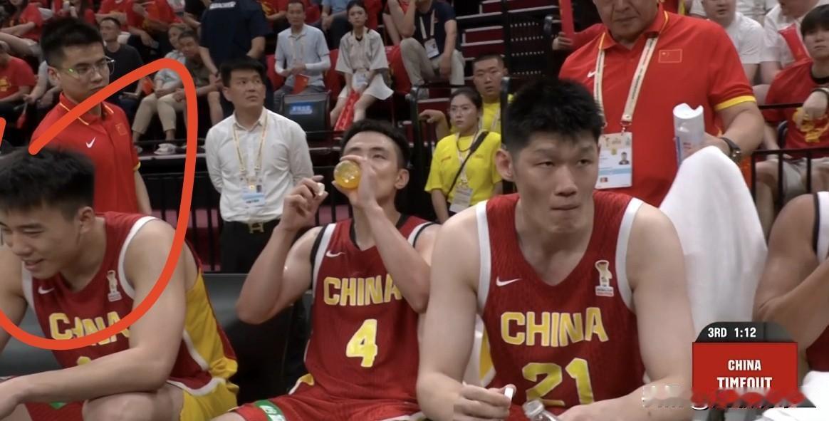 麻烦了！男篮输日本后，郭士强的帅位岌岌可危，不但球迷不满意，球员可能也有意见了。