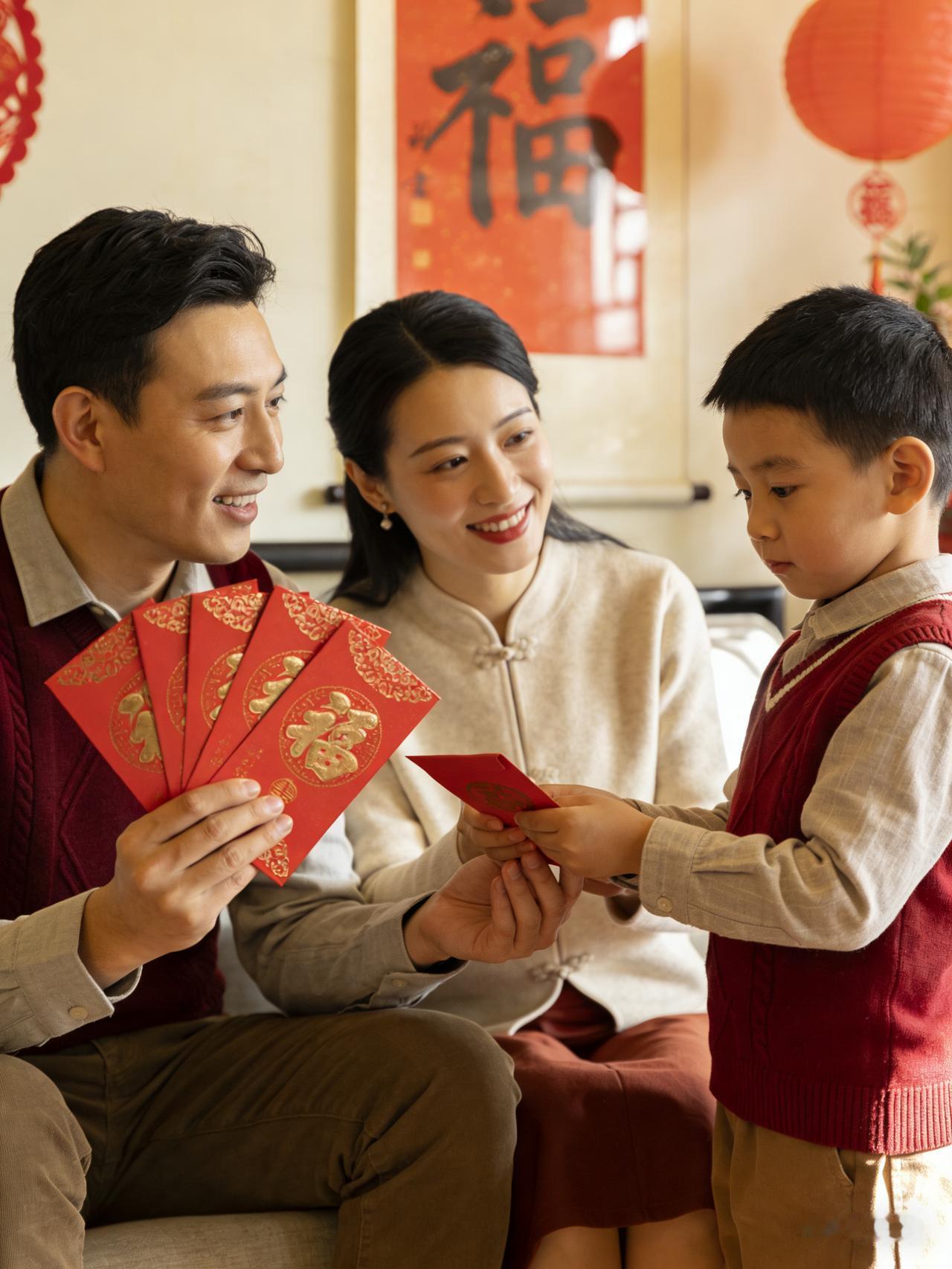 年过完了，小孩子的压岁钱，妈妈爸爸抢走了，算不算违法？可以不可以报 110？
