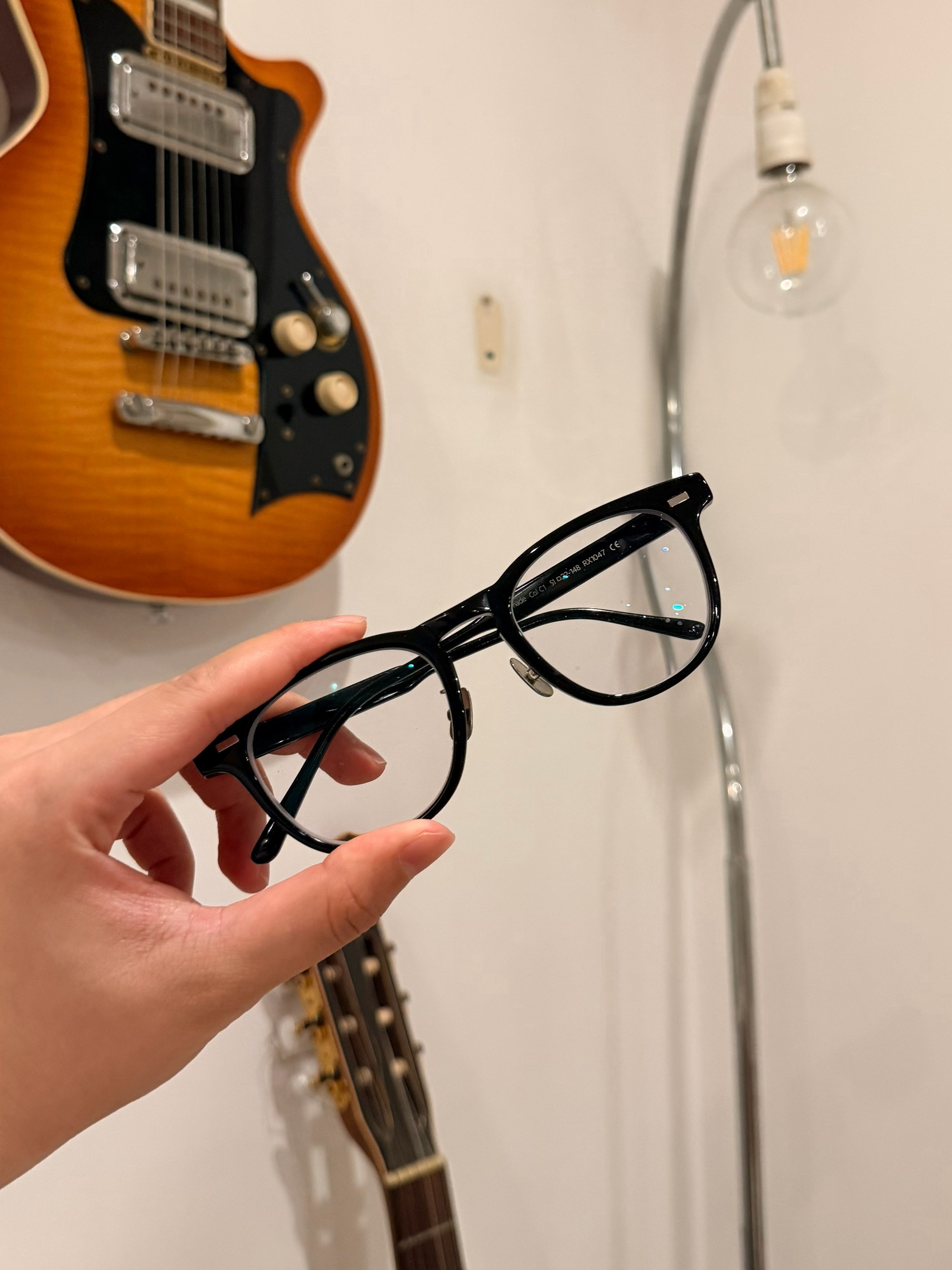 所以我都是线下去验光然后线上配镜片就算是蔡司镜片的也要比店里便宜非常多如果是镜片