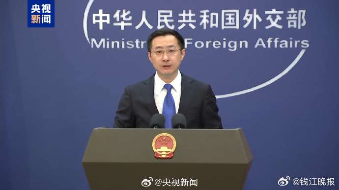 【#外交部紧急提醒在印巴中国公民#】今天，#外交部回应印巴局势#，发言人林剑表示