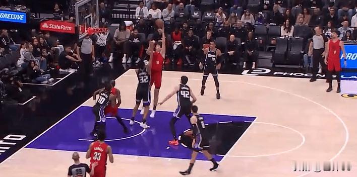 杨瀚森半场表现：首节有亮点，次节遇瓶颈显起伏
 
上半场7分29秒的有限出场时间