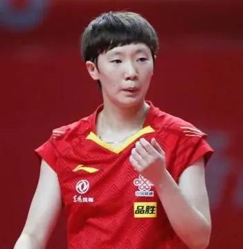 伊藤美诚已经没啥威胁了！
重庆冠军赛，王曼昱首轮对阵日本选手伊藤美诚，曼迷说㠪曼