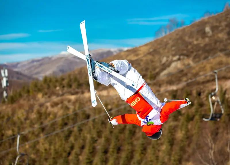 中国残奥高山滑雪队太牛啦！北京冬残奥会上，他们就大放异彩，拿下三枚金牌、九枚银牌