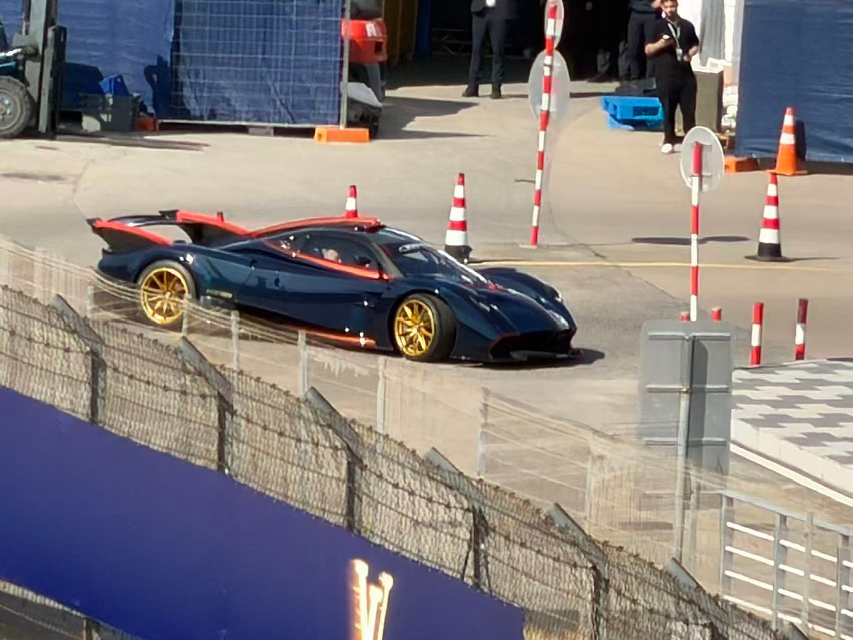 你怎么也来看F1了？上海赛车场又来了一台帕加尼劲爆单品 