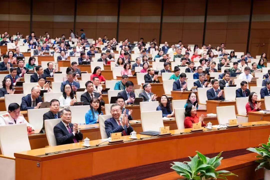 喜气洋洋！越南正式迈入9个直辖市时代，北宁、广宁双双升格！

8月24日下午，越