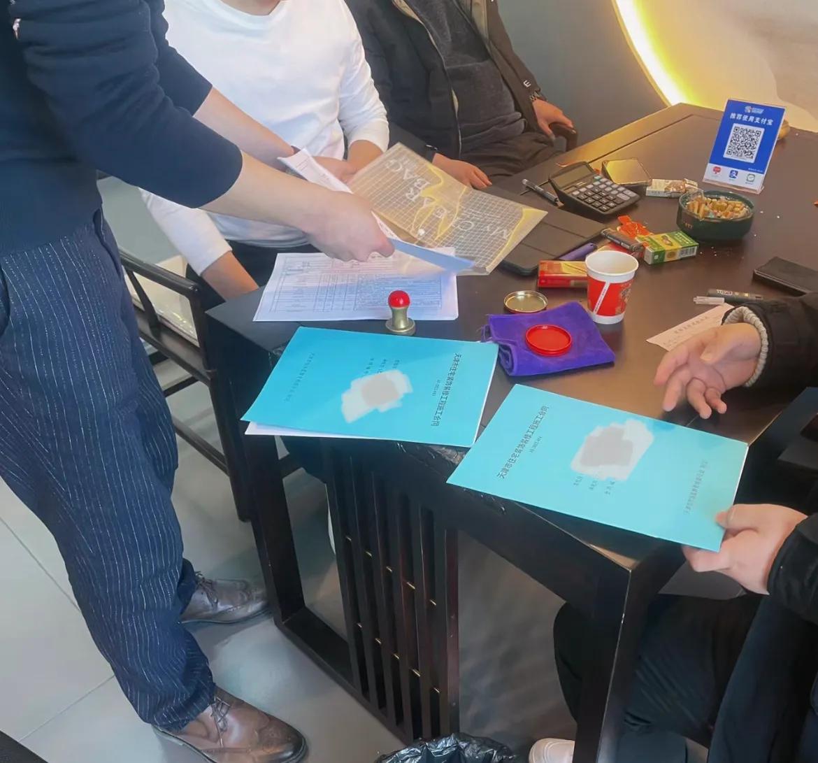 我真是服了，昨天刚被公司裁掉，一肚子火的我，今早醒来拿起手机，竟然有十几通未接电