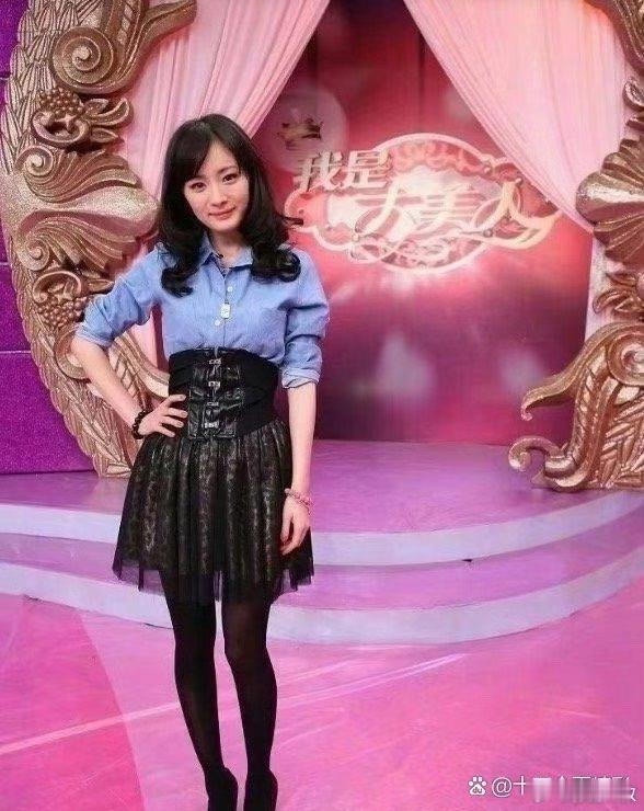 杨幂这身衣服把她身材的全部优势都显示出来了！ ​​​