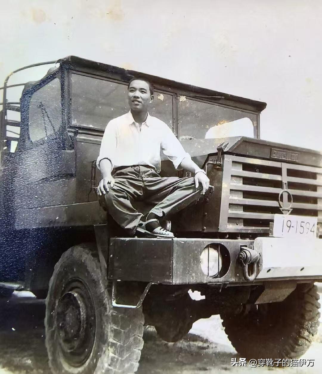 [what] 这是什么型号的军用载重卡车？棱角分明，但不是平头的，不像是当年从法