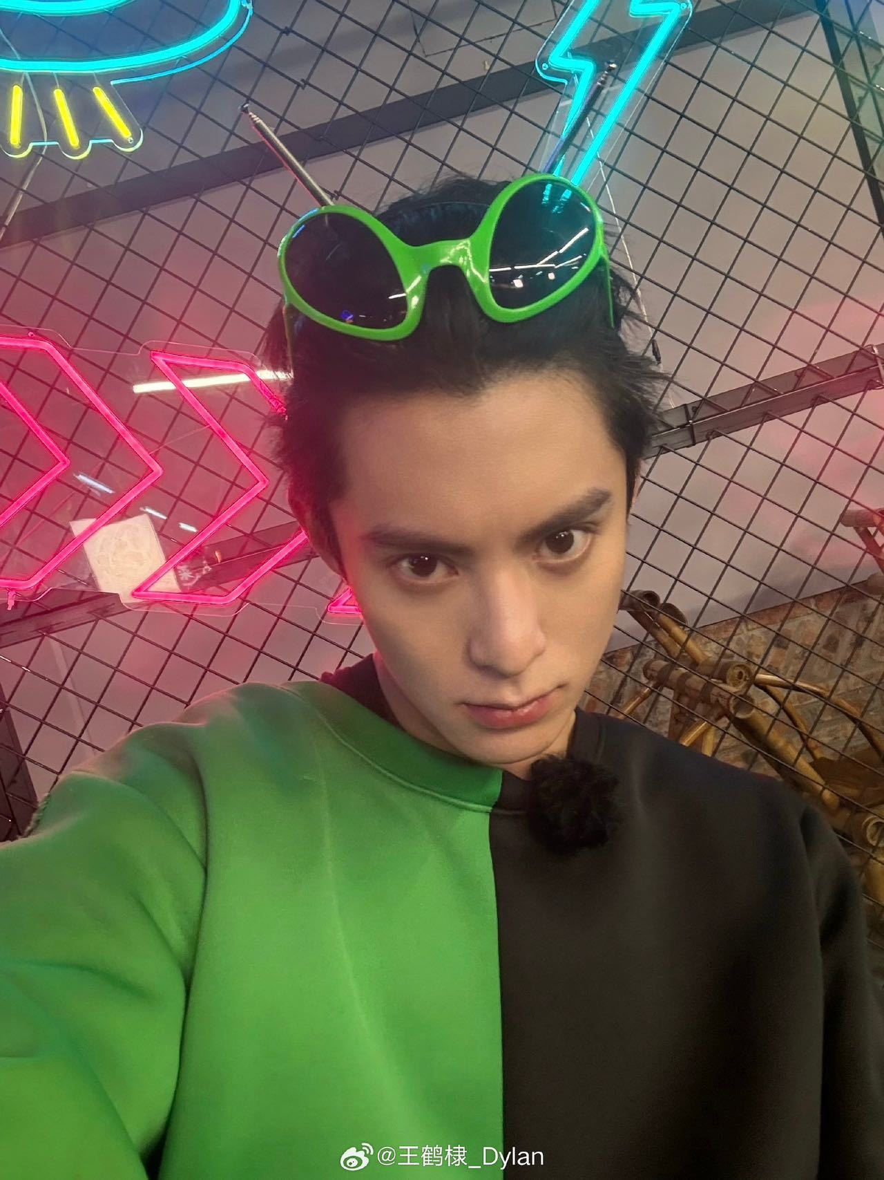 白鹿认证王鹤棣大聪明白鹿遇上开挂的王鹤棣王鹤棣猜灯谜直接开启聪明模式，和白鹿一起