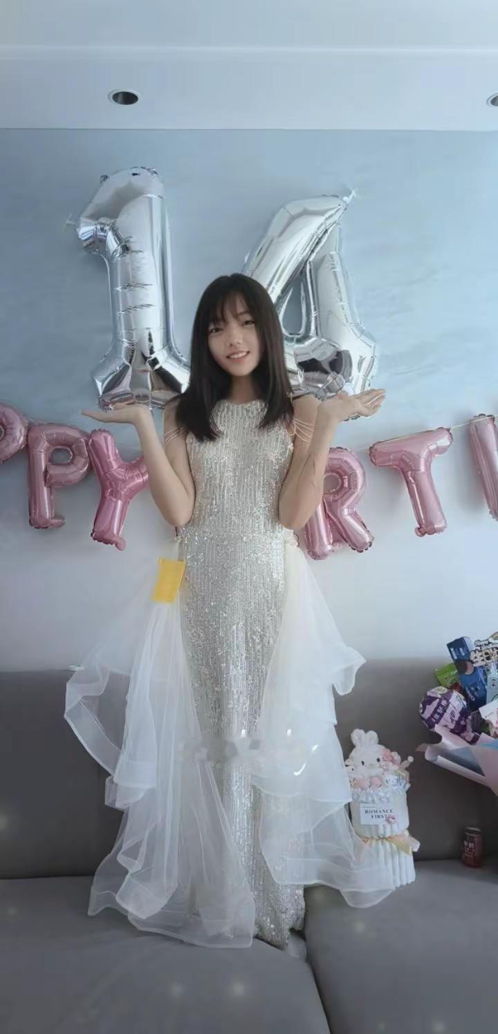公主裙生日照