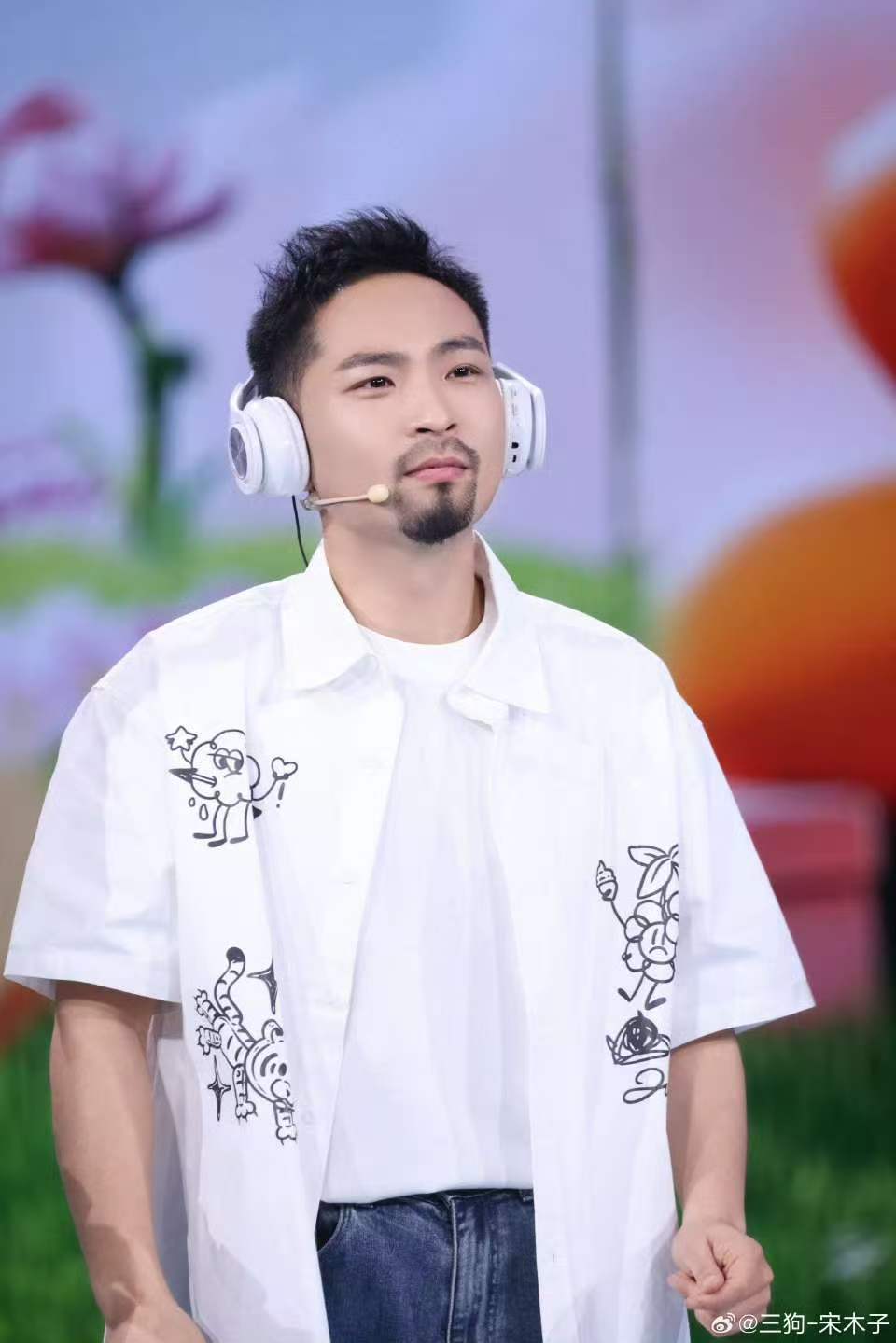 宋木子打入十个勤天妈妈群十个勤天妈妈开团宋木子秒跟 妈妈们唱《你真棒》的时候，蒋