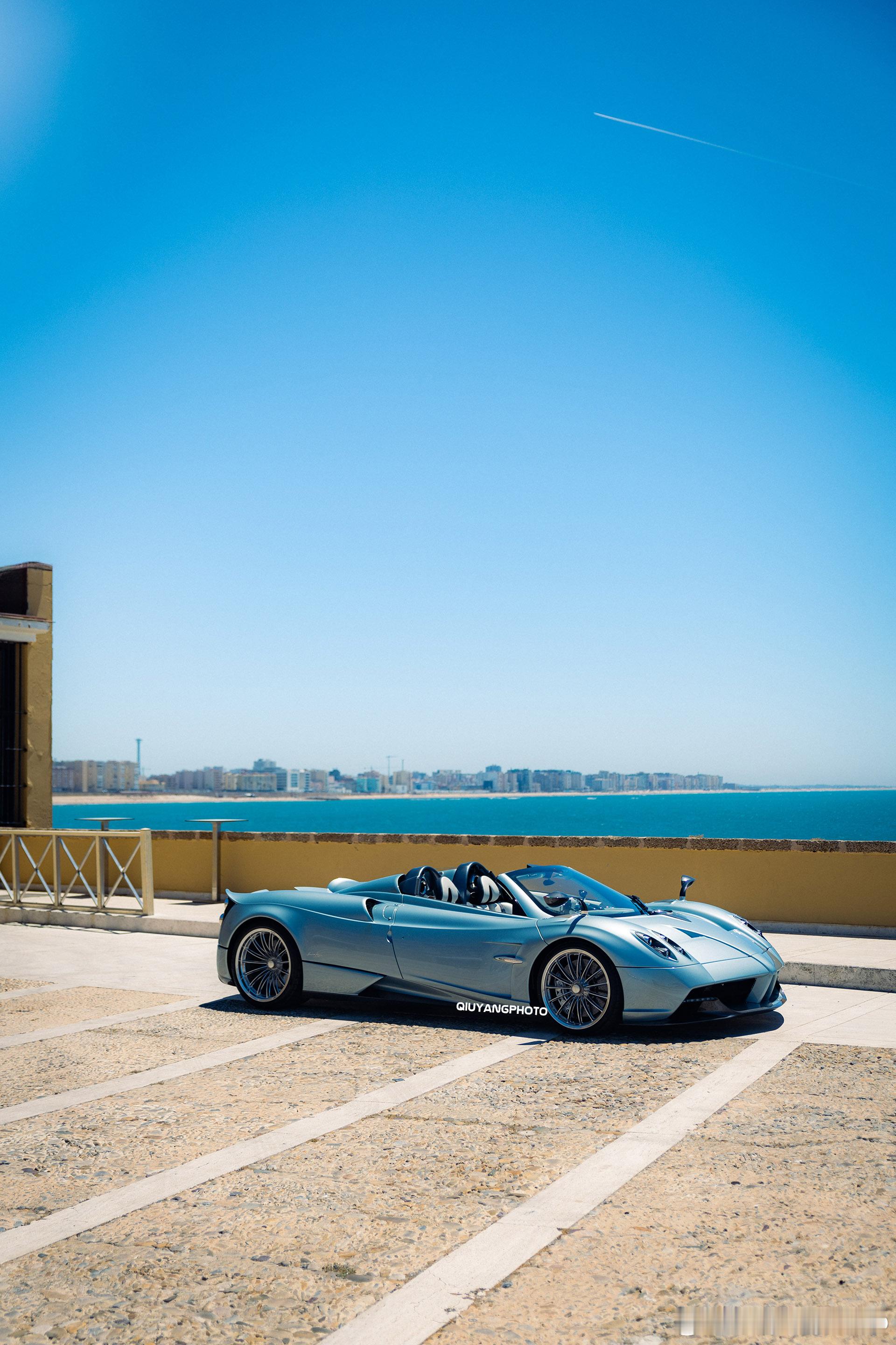 Azzurro Sardegna Pagani Huayra Roadster 