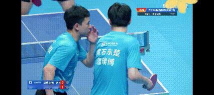 温瑞博真是把所有人气笑了，向鹏在他发球时，特地叮嘱他，他还像模像样地点头。
结果