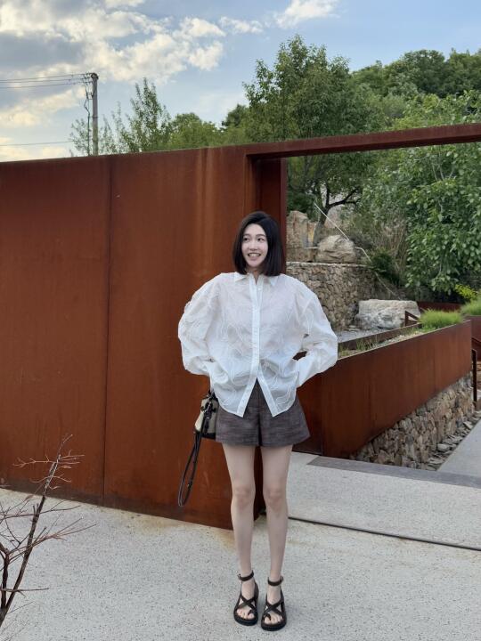 OOTD 登山望远白衬衫