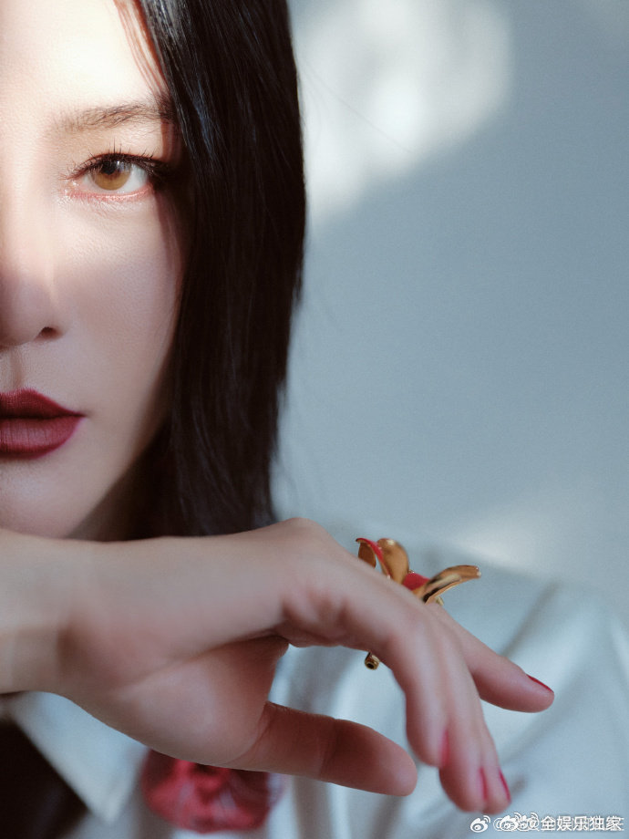 尚雯婕干了外语人都想做的事 “用专业赚法国人的钱”不仅是句话，更是尚雯婕给所有外