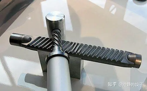 底盘工程师: 什么是YU7的 VGR 可变转向比？
